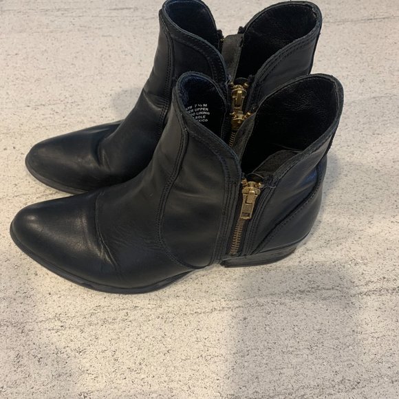 Black Steve Madden Boots - Picture 3 of 4